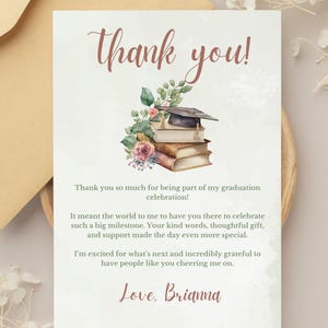 Carte de remerciement pour l'obtention du diplôme pour filles, remerciement sur le thème du livre, fête des diplômés de la promotion 2025, début du chapitre suivant, fête du livre de contes, carte de fête des diplômés