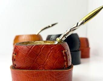 Argentine Mate Galleta – Handmade Leather Wrapped Calabash with Matching Base