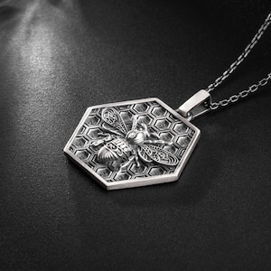 Honey Bee Necklace ,Bee Necklace, Bumble Bee Necklace ,Honeycomb Necklace ,Bee Jewelry ,Bee Pendant ,Bee Coin Pendant Necklace ,Gift for Her