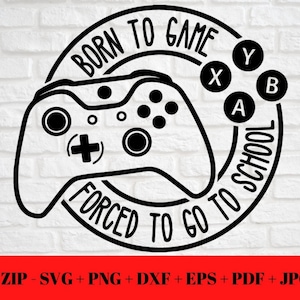 以下が含まれることがあります： ゲームコントローラーの白黒グラフィックデザインで、周囲に「Born to Game Forced to Go to School」というテキストが書かれています。コントローラーには、「X」、「Y」、「A」、「B」というラベルの付いたボタンがあります。