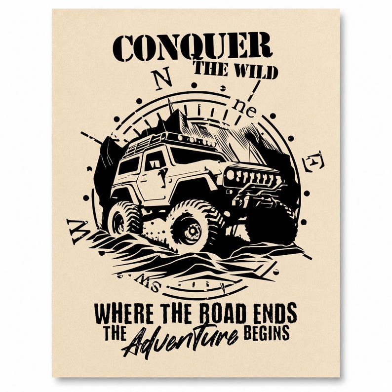 Pu&ograve; includere: Un poster beige con una grafica nera di un veicolo fuoristrada centrato su un design a bussola. Il testo recita CONQUER THE WILD in alto e WHERE THE ROAD ENDS THE ADVENTURE BEGINS in basso con caratteri in grassetto e stilizzati.