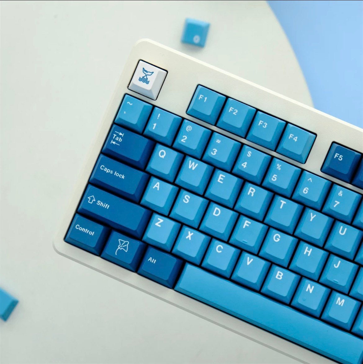 Manta Ray Artisan Keycap - Black & Purple Resin Keycap For Mechanical Keyboards