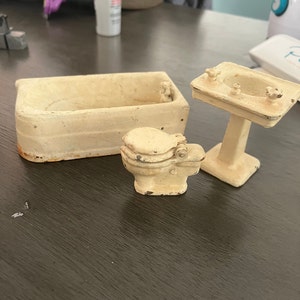 Antique Dollhouse bathroom set
