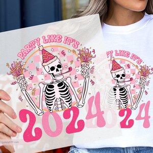 squelette dtf, Chemise du Nouvel An 2024, 2024 DTF, transfert dtf 2024, transfert DTF du Nouvel An, 2024 prêt à presser, transferts de chemise du nouvel an