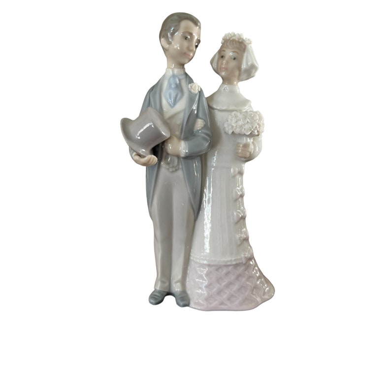 Lladro 1977 Lladro Porcelain Figurine Bride and Groom 4808 Wedding