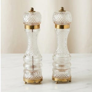 Vintage französisches Pfeffermühlen- und Salzstreuer-Set aus Messing mit Diamantschliff, Tischdekoration