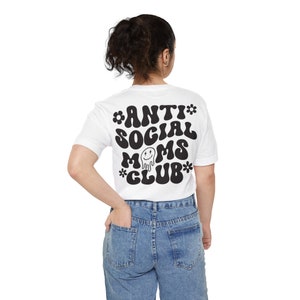 Antisocial Moms Club, Retro Antisocial Shirt, Smiley Face Shirt, Antisocial Mom, Social Club, Cool Mom Club, Pocket Tee