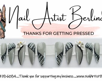 Press-on Stiletto Marbleized Nails with 3D Flowers