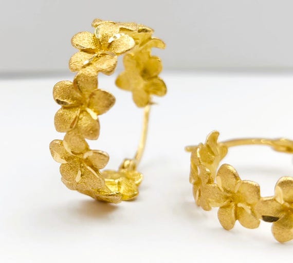 18k Gold hoop earrings with flowers.