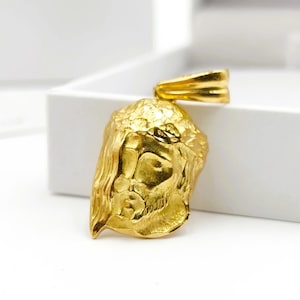 18 carats Solid Gold Pendant, Jesus Christ Pendant, Jesus Pendant, Vintage Pendant, Religious Pendant, Religious Jewelry, Religious Jewelry,