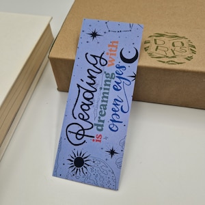Dreamers Bookmark, Quote Bookmarks "Reading is Dreaming With Open Eyes", dubbelzijdig geïllustreerd, leesgrage cadeau van topkwaliteit voor haar