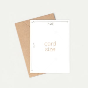 Op de afbeelding: Een witte kaart met de tekst "card size" en de afmetingen 4,25 inch bij 5,5 inch.