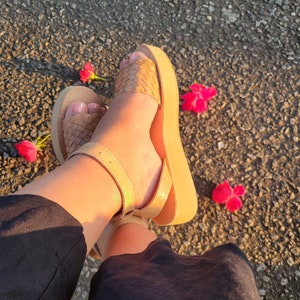 Huarache Sandal ~ All Sizes Boho- Hippie Vintage ~ Mexican Style ~ Colorful Leather ~ Mexican Huaraches