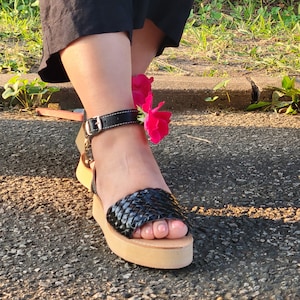 Huarache Sandal ~ All Sizes Boho- Hippie Vintage ~ Mexican Style ~ Colorful Leather ~ Mexican Huaraches