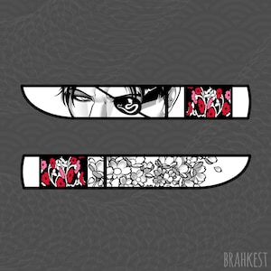 Peut inclure: Deux images en noir et blanc d'un katana avec un motif floral. L'image du haut montre un gros plan du visage d'un homme avec un cache-œil. L'image du bas montre un motif floral avec des fleurs rouges et blanches.