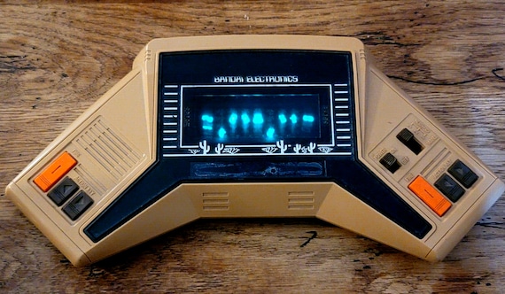 バンダイ☆LSIゲーム☆LF ガンプロフェッショナル☆ GUNFIGHTER BANDAI GUNFIGHTER Vintage Electronic Handheld Tabletop