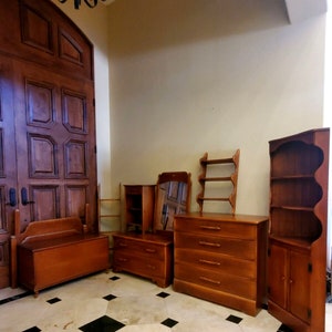 Vintage Cushman Colonial Creations Maple 7 Piece Bedroom Set 1930s. Local Pickup Only Unless Buyer Wants to Arrange Their Own Shipping