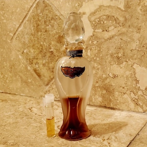 Vintage 1950&#39;s Guerlain Vol De Nuit Parfum Extrait Decant Sample. You will receive a decanted vial, as shown in the photo, not the bottle.