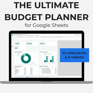 Puede incluir: Una computadora portátil muestra un planificador de presupuesto para Google Sheets. La pantalla muestra datos financieros, gráficos y el texto "THE ULTIMATE BUDGET PLANNER for Google Sheets." Un rectángulo azul indica "10 LANGUAGES & 8 THEMES."