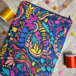 Waterproof, zippered book pouch - Lova (size of your choice)