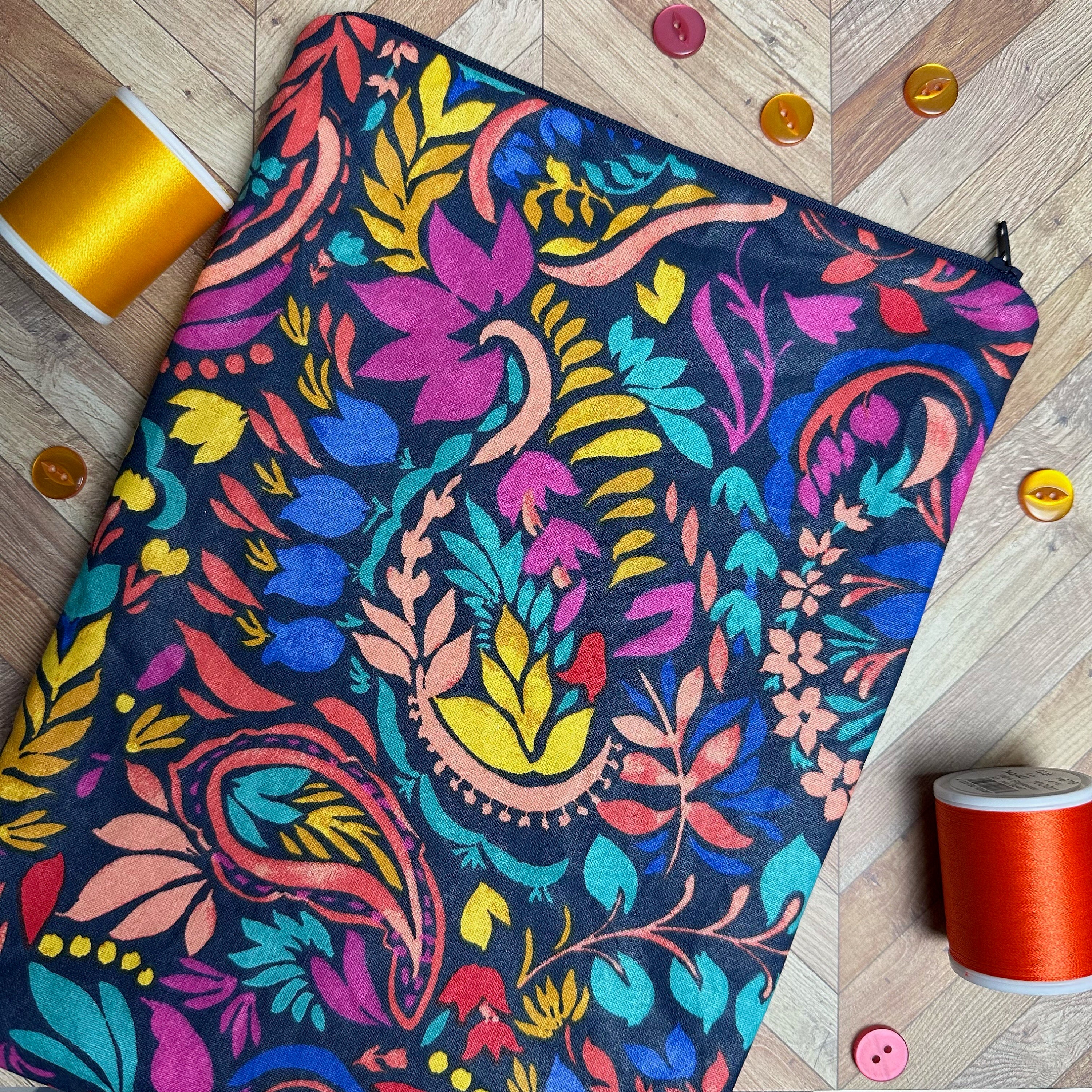 Waterproof, zippered book pouch - Lova (size of your choice)