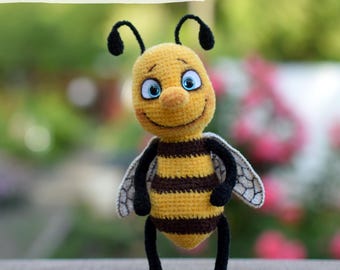 Crochet pattern toy the Honeybee. PDF amigurumi pattern in English