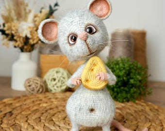 Crochet pattern toy the Mouse with cheese. PDF amigurumi pattern in English.