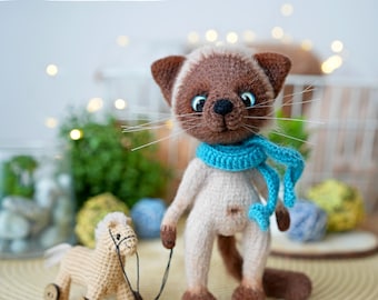 Crochet pattern the Kitten and his friend Pony. PDF amigurumi pattern in English.