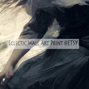 Pode incluir: Uma impress&atilde;o art&iacute;stica escura com uma figura em tecido escuro e fluido, possivelmente um vestido ou capa, contra um fundo desfocado e et&eacute;reo. O texto "Eclectic Wall Art Print @ Etsy" est&aacute; sobreposto. A obra evoca movimento e mist&eacute;rio.