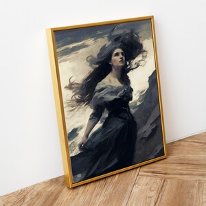 Pode incluir: Uma obra de arte emoldurada com uma mulher de longos cabelos escuros e esvoa&ccedil;antes e um vestido escuro. A pintura tem uma sensa&ccedil;&atilde;o dram&aacute;tica e varrida pelo vento com uma moldura dourada. A paleta de cores &eacute; principalmente azul escuro, cinza e branco.