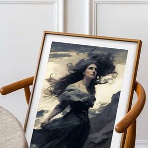 Pode incluir: Uma impress&atilde;o de arte emoldurada com uma mulher de cabelos longos e escuros, vestida com um vestido escuro. A obra de arte tem um estilo dram&aacute;tico e pict&oacute;rico, com um c&eacute;u tempestuoso e uma paisagem rochosa ao fundo. A moldura &eacute; de madeira.