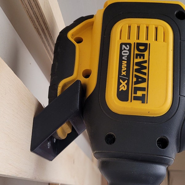 Dewalt String trimmer mount