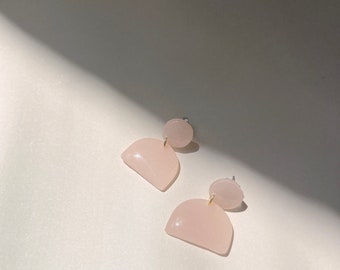 Pomelo Rose Pamplemousse Stone Arch Dangles | Translucide | Boucles d'oreilles en pâte polymère