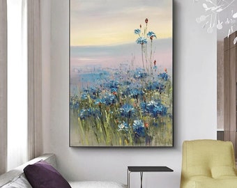 Murmures de Blue Meadow : paysage abstrait avec fleurs sauvages bleues texturées, oeuvre d'art sereine inspirée de la nature pour une décoration paisible