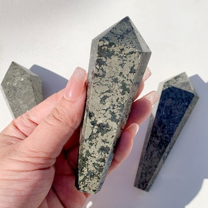 1PC Exquisite 10cm Golden Pyrite Wand, ly Polished Healing Crystal for Energy Balance, Ideal Home Decor Gift Halloween Gift