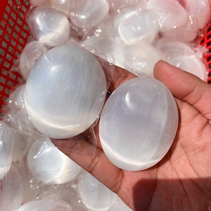Crystal Selenite Palm Stone, Radiant White Healing Crystal, Perfect for Meditation and Energy Clearing,Ideal Crystal Gift for Lovers
