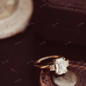 10K/14K 2 CT Emerald Cut Moissanite Engagement Ring  Verlobungs Ring Valentine Day Gift Ring Promise Ring Three stone style Ring