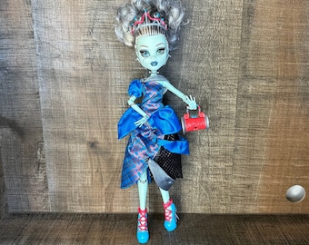Frankie Stein ~ Scarily Ever After ~ Monster High Doll, COMPLETA!