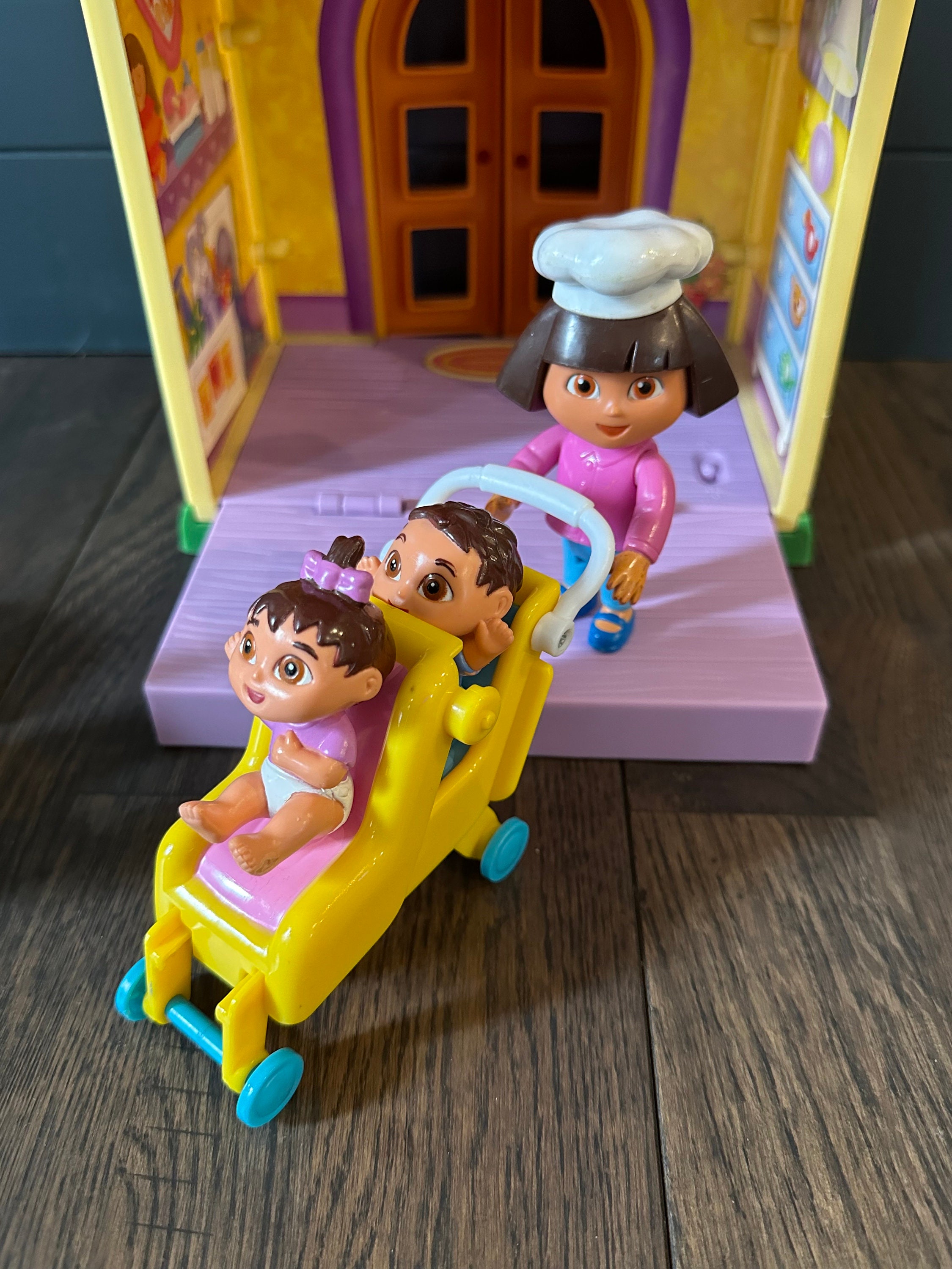 Dora the Explorer: Dora's Playtime with the Twins