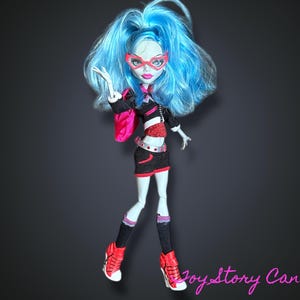 Ghoulia Yelps ~ Fearleading ~ Monster High Doll (Hair Deglued)