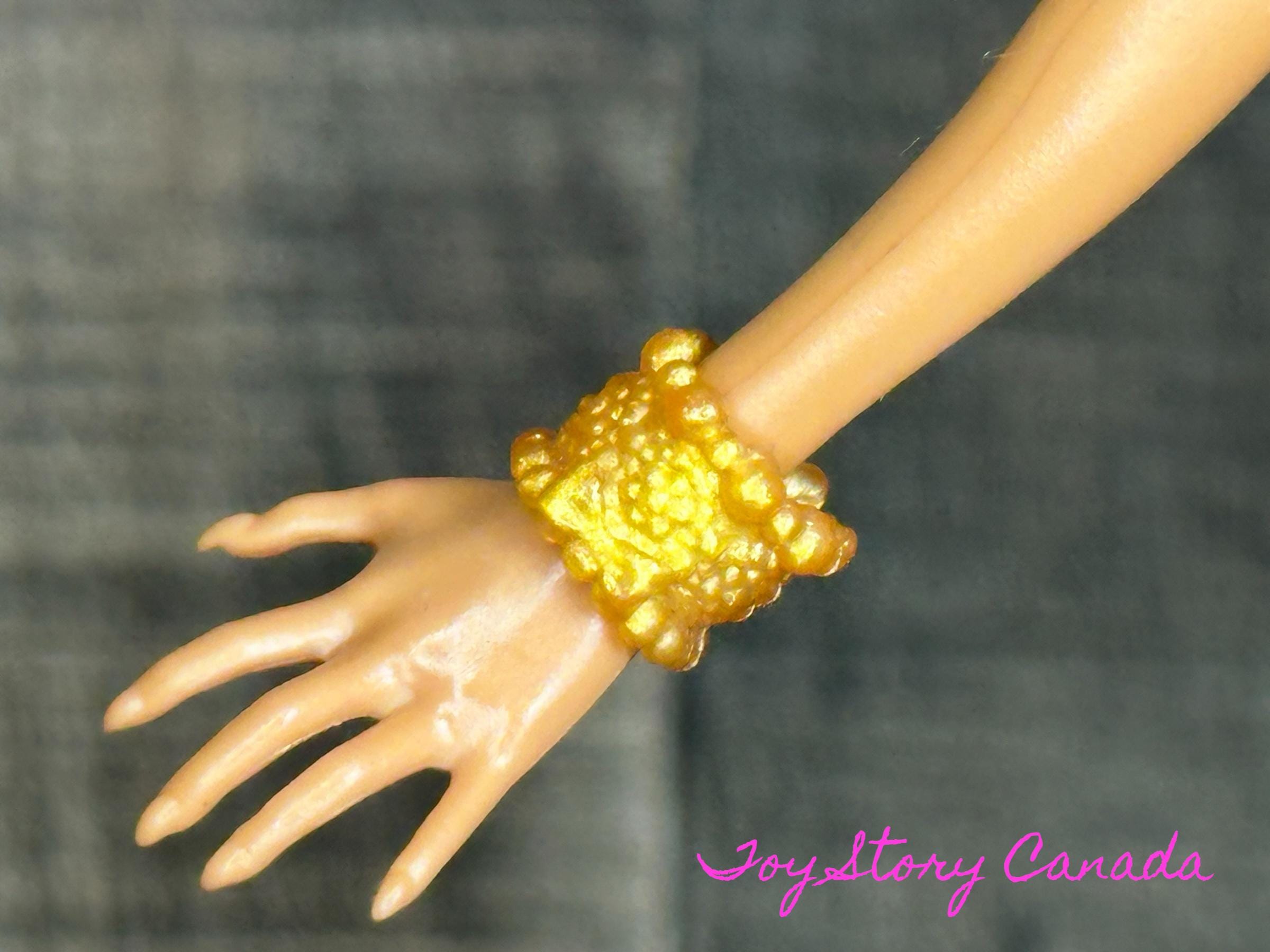 Apple White ~ 1st Chapter ~ Gold Bracelet