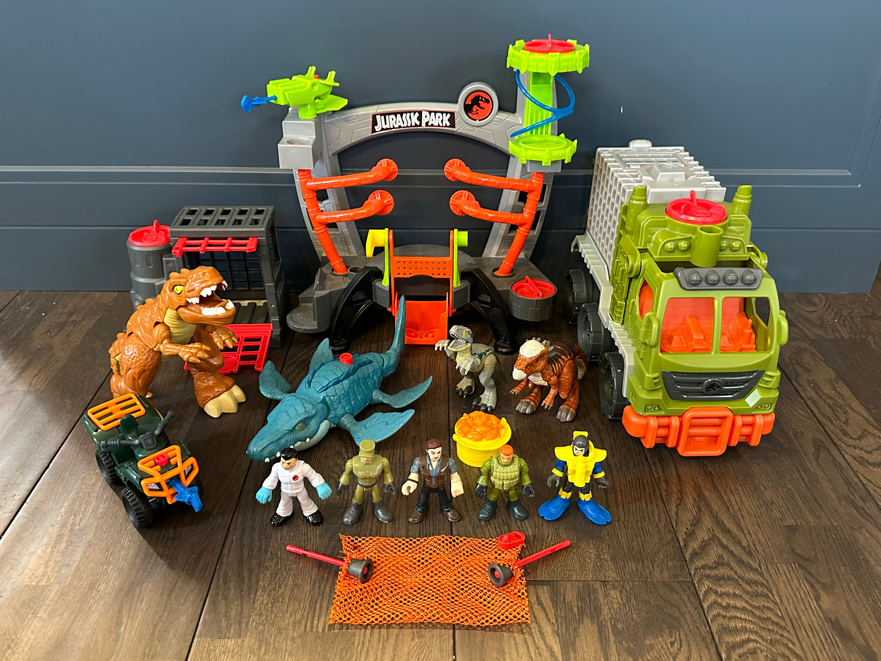 Imaginext jurassic world truck sale