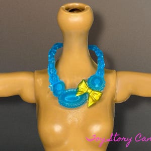 Madeline Hatter ~ Capítulo 1 ~ Collar Azul
