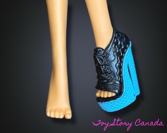 Monster High Ghoulia Yelps ~ Deluxe Fashion ~ Black & Blue Left Shoe