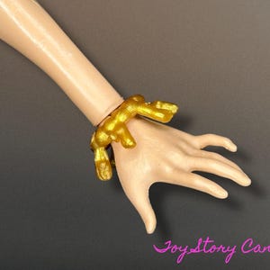 Ashlynn Ella ~ Capítulo 1 ~ Brazalete de Oro