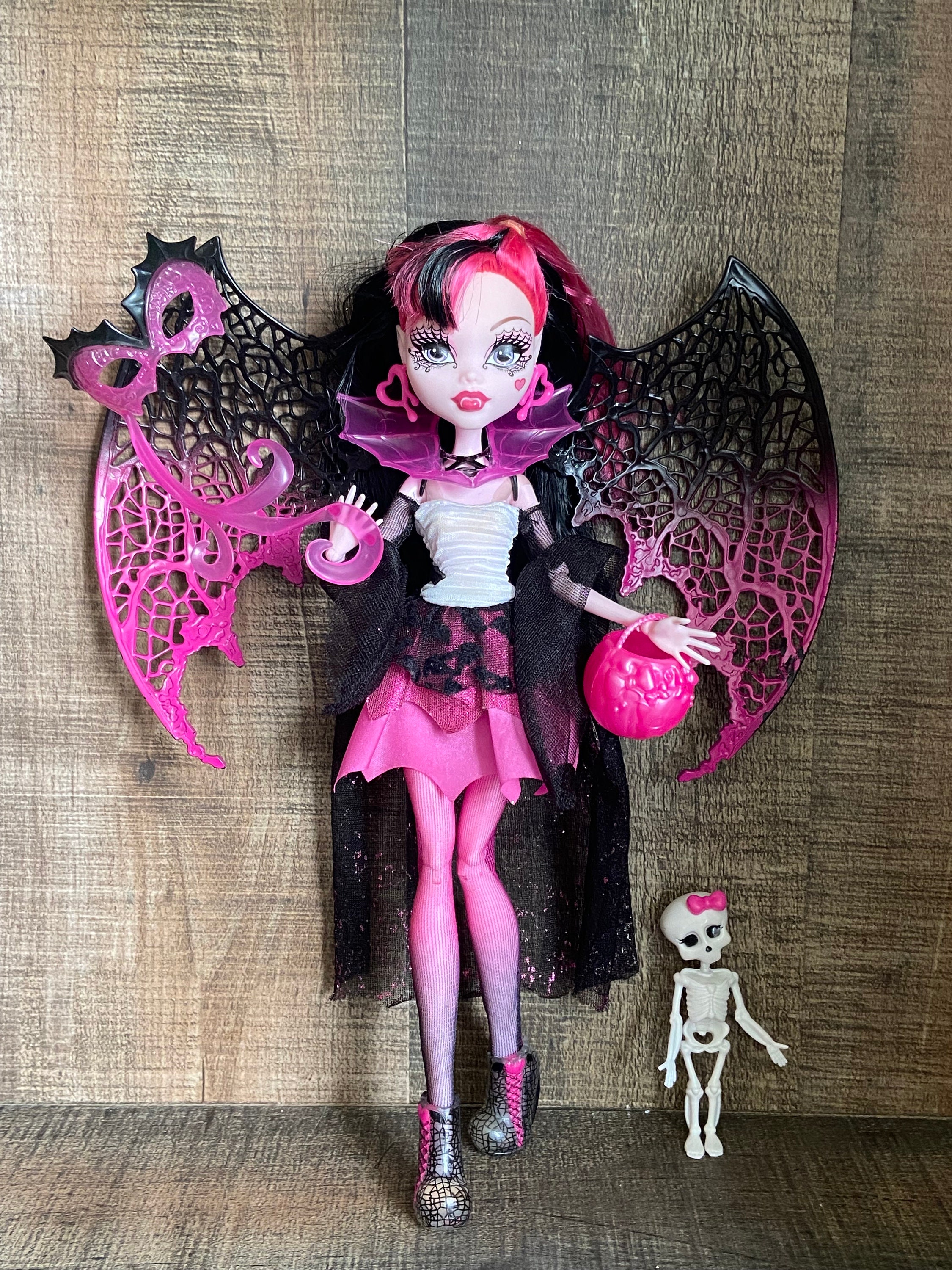 NEW Monster High Doll Ghouls Rule Draculaura Collector Card Accessories