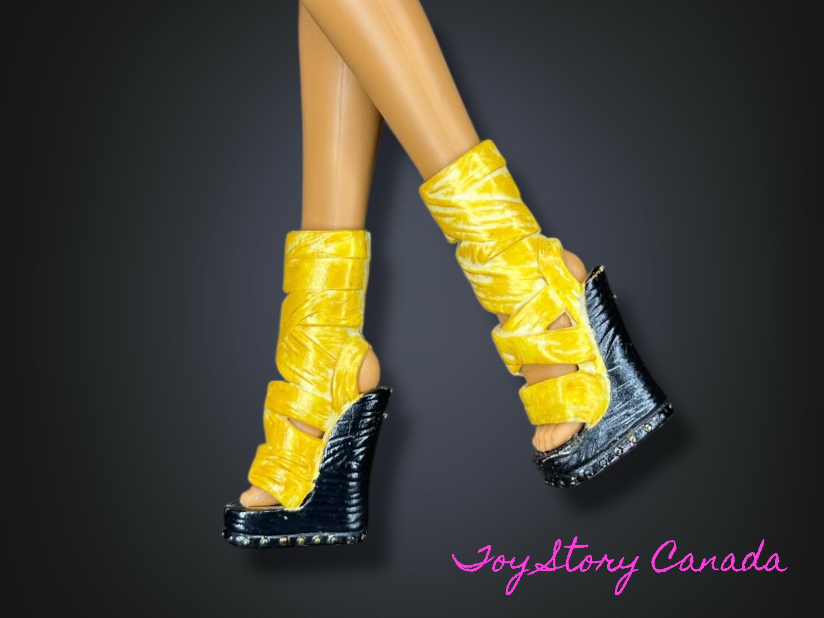 Cleo De Nile ~ Signature 1st Wave or Creeproduction ~ Gold Mummy