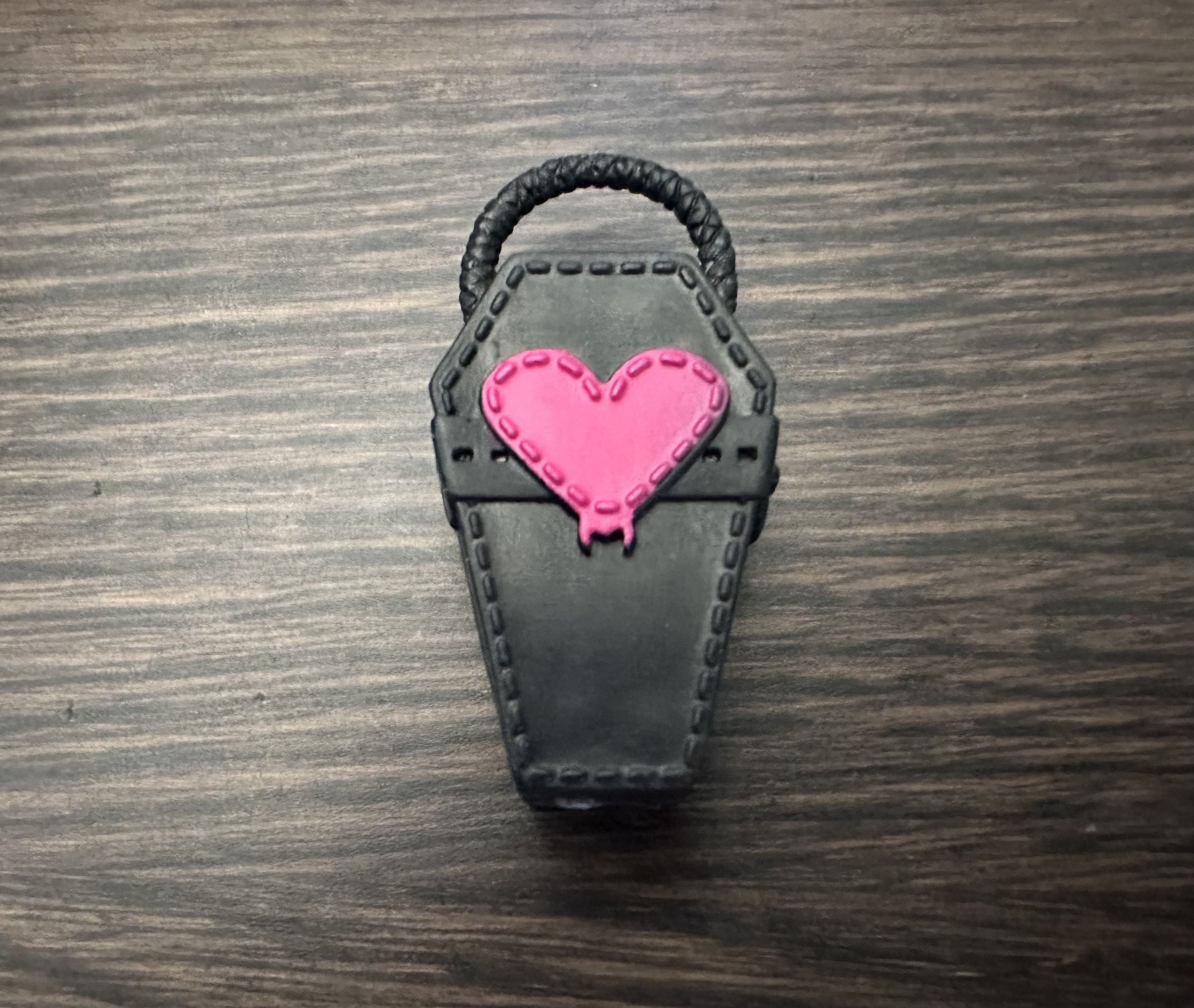 Draculaura ~ Forbitten Love ~ Black Pink Heart Purse - Etsy 日本