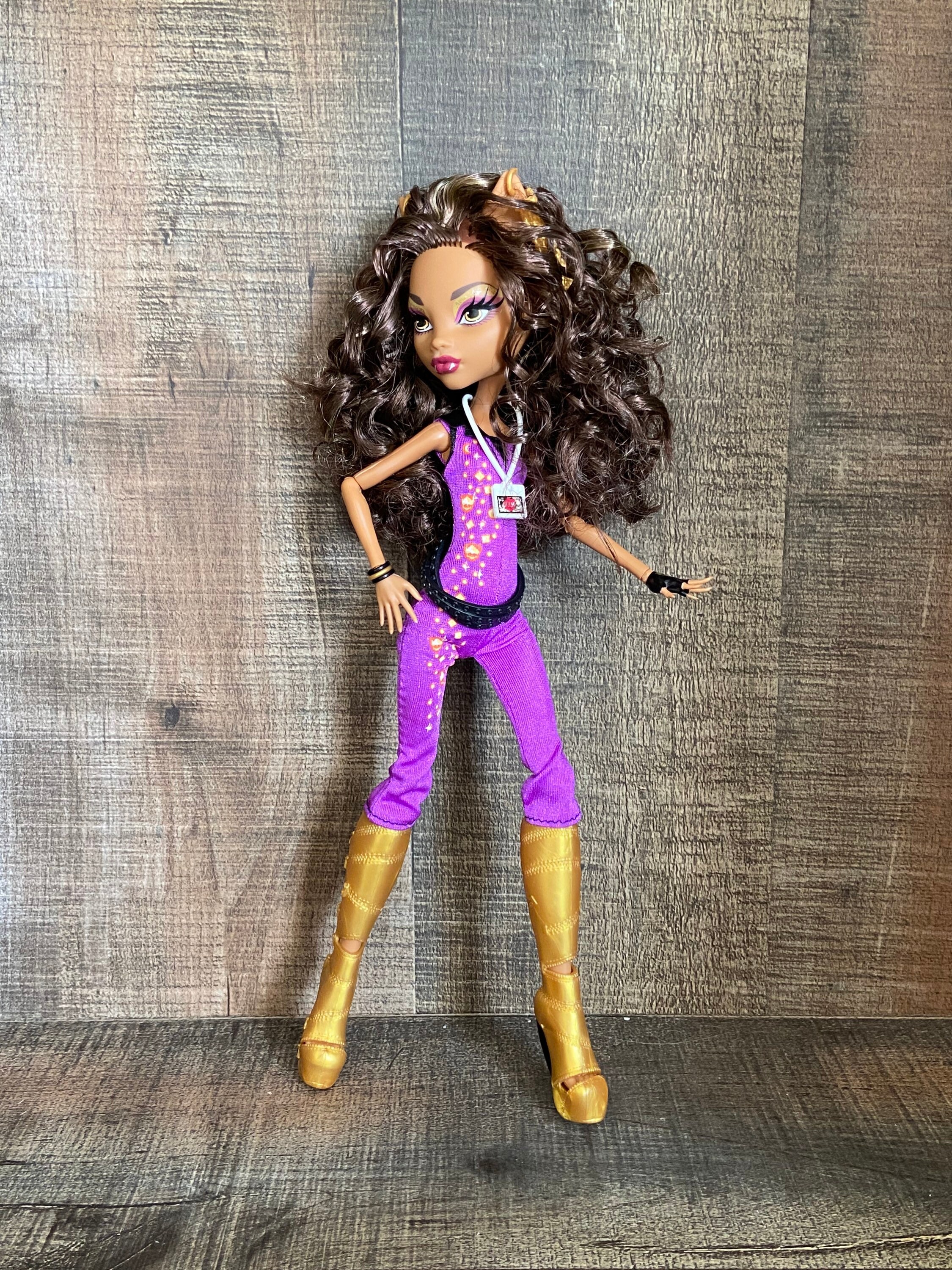 Boneca Monster High Music Festival Clawdeen Wolf usada loose