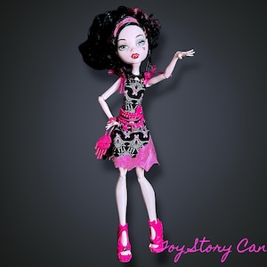 Draculaura ~ Frights, Camera, Action! ~ Monster High Doll, COMPLETE! (No Glue Seepage)